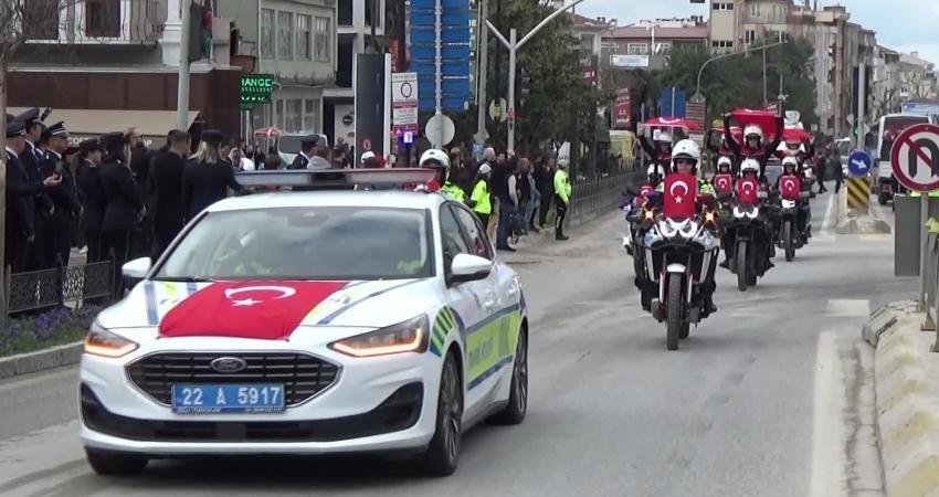 Edirne’de Türk Polis Teşkilatı’nın kuruluşunun 181’nci yıl dönümü kutlandı Edirne'de Türk Polis Teşkilatı’nın kuruluşunun 181’nci yıl dönümü dolayısıyla tören