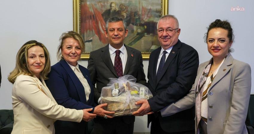 Edremit Belediye Başkanı Mehmet Ertaş ve beraberindeki heyet, Ankara'daki temasları