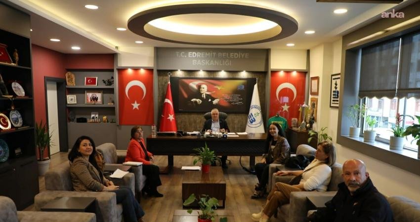 Edremit Belediye Başkanı Mehmet Ertaş, kentte faaliyet gösteren hayvan hakları