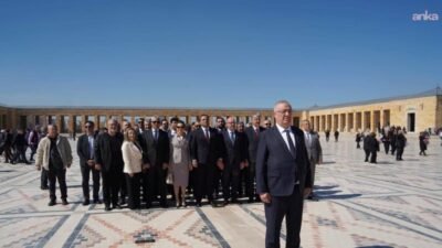 Edremit Belediyesi heyeti, Anıtkabir’de düzenlenen resmi törenle Ulu Önder Mustafa