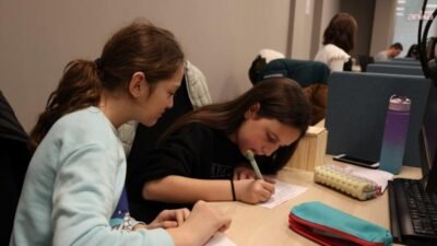 Efeler Belediyesi Dijital Gençlik Merkezi’nde verilen eğitimlere gençlerden yoğun ilgi Efeler Belediyesi Dijital Gençlik Merkezi (DİGEM), sunduğu imkanlarla çocukların ve