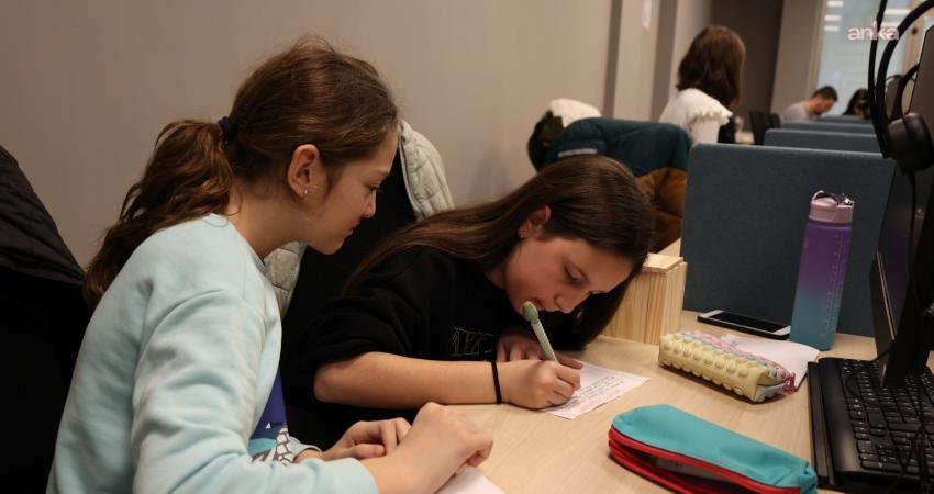 Efeler Belediyesi Dijital Gençlik Merkezi’nde verilen eğitimlere gençlerden yoğun ilgi Efeler Belediyesi Dijital Gençlik Merkezi (DİGEM), sunduğu imkanlarla çocukların ve