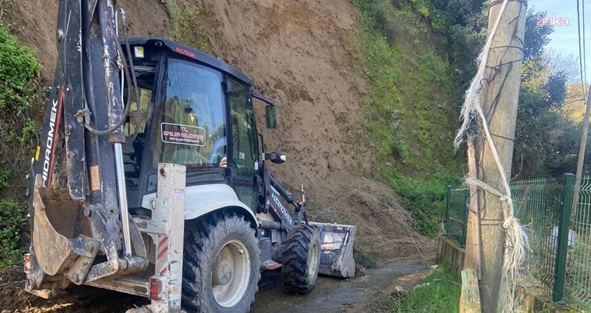 Efeler Belediyesi Fen İşleri Müdürlüğü ekipleri, sağanak nedeniyle kapanan yolların