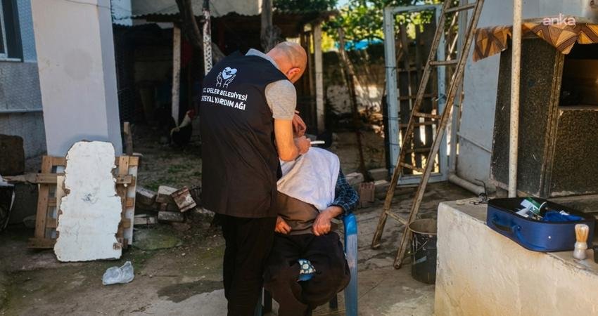 Efeler Belediyesi Sosyal Yardım Ağı (EFESYA) bünyesindeki uzman ekipler; yaşlılık,