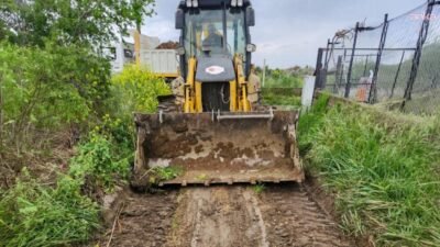 Efeler Belediyesi, ilçede etkili olan sağanak yağışların ardından ulaşımda aksama