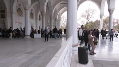 Memur-Sen ve Eğitim Bir-Sen üyeleri, okul saldırılarında hayatını kaybeden çocuklar