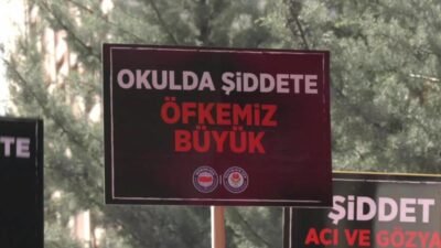 Eğitimciler Birliği Sendikası (Eğitim-Bir-Sen), Milli Eğitim Bakanlığı önünde yaptığı açıklamada,