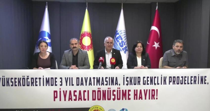 Eğitim Sen Genel Başkanı Irmak: “Lisans eğitiminin üç yıla düşürülmesi girişimi, yükseköğretimin yapısal sorunlarına çözüm sunmamakta, tam tersine derinleştirmektedir” Eğitim ve Bilim Emekçileri Sendikası (Eğitim Sen) Genel Başkanı Kemal