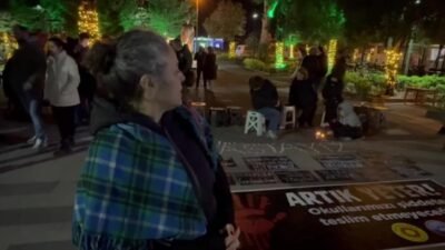 Eğitim Sen Hopa Şubesi üyeleri, okullarda düzenlenen silahlı saldırılara dikkati