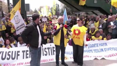 Eğitim ve Bilim Emekçileri Sendikası'nın (Eğitim-Sen), Milli Eğitim Bakanlığı önünde