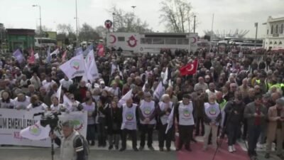 Emekliler Kadıköy’deki “Sefalet Zulmüne Son” mitinginde iktidara seslendi: Er geç sandık gelecek ve hesap görülecek Tüm Emeklilerin Sendikası çağrısıyla Kadıköy'de "Sefalet Zulmüne Son" mitinginde bir