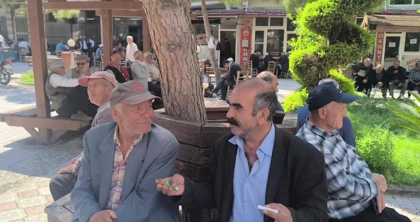 Emekliler Kurban Bayramı için verilecek 4 bin liralık ikramiyenin yetersiz olduğunu