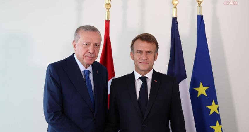 Erdoğan-Macron görüşmesi… İletişim Başkanlığı: Erdoğan, ateşkes sürecini sabote edebilecek girişimlere fırsat verilmemesi gerektiğini belirtti Cumhurbaşkanlığı İletişim Başkanlığı, Cumhurbaşkanı Recep Tayyip Erdoğan'ın Fransa Cumhurbaşkanı Emmanuel