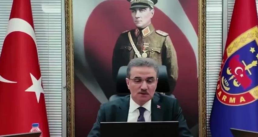 Erzurum’da kırmızı ışık rekoru: 43 günde 50 milyon ceza kesildi Erzurum Valisi Aydın Baruş, İl Jandarma Komutanlığı’nda düzenlenen basın toplantısında,