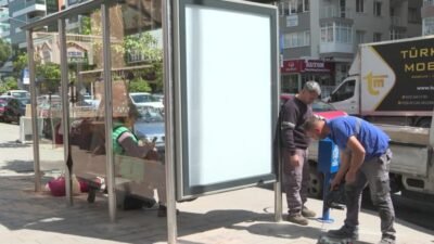 İzmir Büyükşehir Belediyesi ESHOT Genel Müdürlüğü’nün başlattığı uygulamayla otobüs durakları