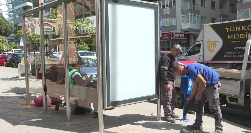 İzmir Büyükşehir Belediyesi ESHOT Genel Müdürlüğü’nün başlattığı uygulamayla otobüs durakları