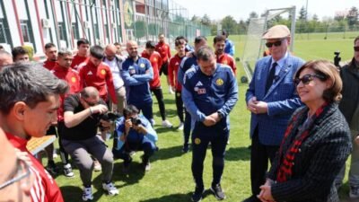 Eskişehir Büyükşehir Belediye (EBB) Başkanı Ayşe Ünlüce, Balıkesirspor müsabakası öncesi