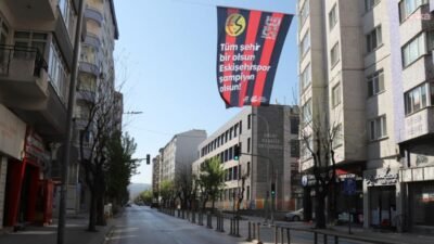 Eskişehir Büyükşehir Belediyesi (EBB), Eskişehirspor'un Balıkesirspor ile oynayacağı play-off karşılaşması