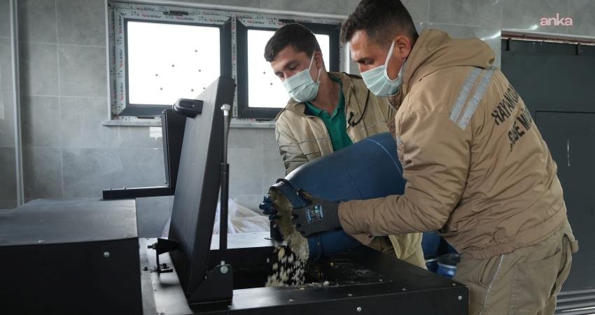 Eskişehir Büyükşehir Belediyesi, “Mama Üretim Merkezi”ni hizmete açtı Eskişehir Büyükşehir Belediyesi, gıda israfını önlemek ve sokak hayvanlarının beslenme