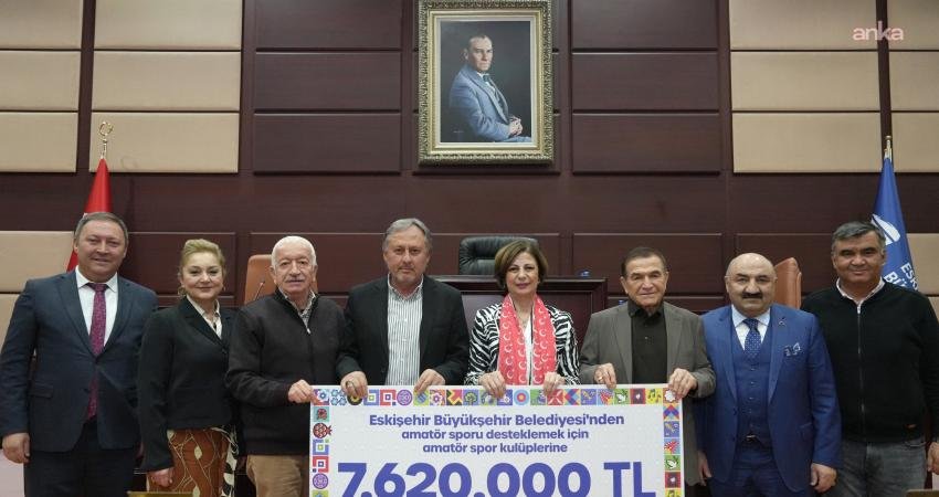 Eskişehir Büyükşehir Belediyesi’nden amatör spor kulüplerine 7 milyon 620 bin TL nakdi destek Eskişehir Büyükşehir Belediyesi, amatör spor kulüplerine toplamda 7 milyon 620 bin
