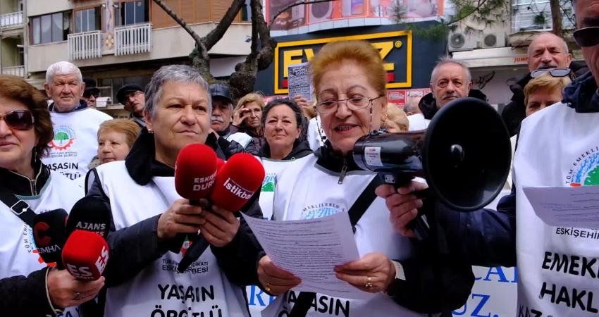 Eskişehir’de emekliler isyanda: Yılların birikimi olan emeğimiz gasp edildi Tüm Emeklilerin Sendikası Eskişehir Şubesi Temsilciler Kurulu Üyesi Neriman Eken,