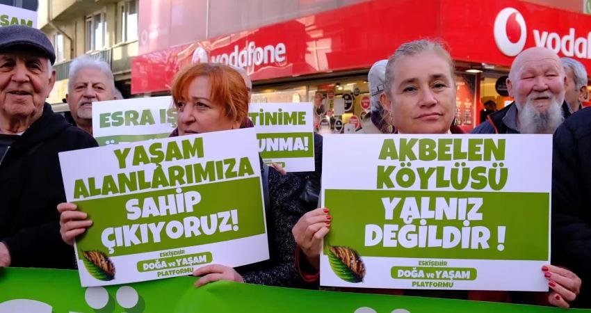 Eskişehir Doğa ve Yaşam Platformu üyeleri, Muğla İkizköy’deki Akbelen Ormanı’ndan