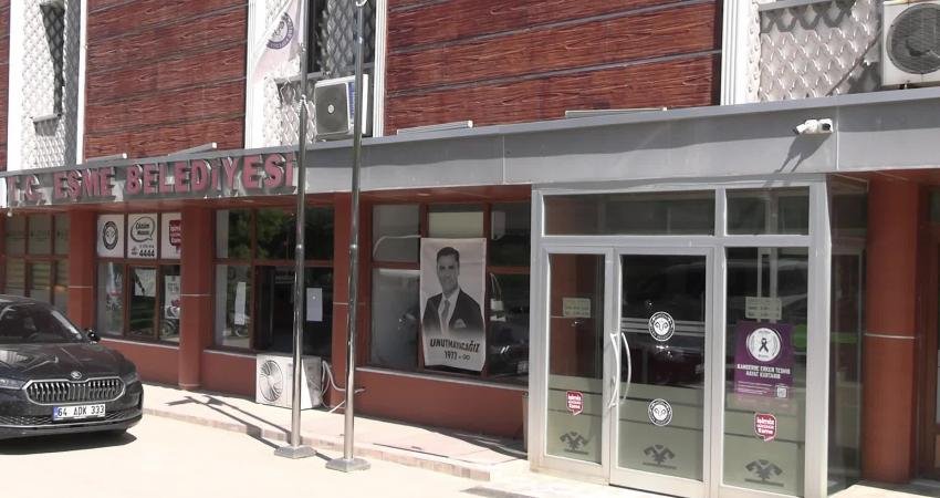Eşme Belediye Başkanı Yılmaz Tozan'ın tutuklanması ve görevden uzaklaştırılmasının ardından Belediye