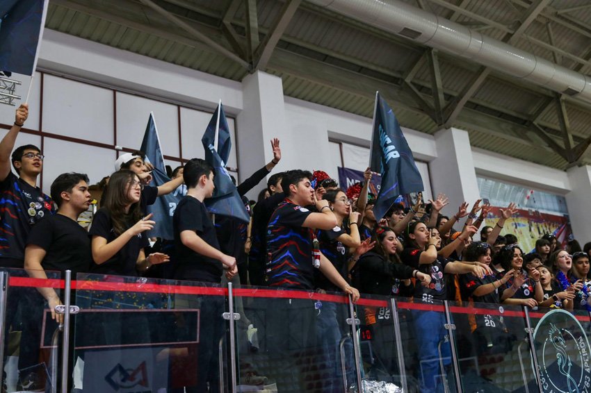 Etimesgut’ta Uluslararası Robotik heyecanı: FIRST Robotics Competition 2026 başladı Etimesgut Belediyesi’nin ev sahipliğinde düzenlenen FIRST Robotics Competition 2026 başladı.