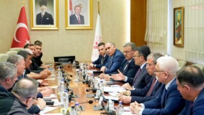 Ankara'da alacaklarının ödenmesi talebiyle eylemlerini sürdüren Doruk Madencilik işçileriyle işverenleri İçişleri