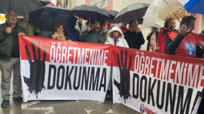 Eğitimciler, İlkadım ilçesindeki Mustafa Kemal İlkokulu’nda görevli öğretmene yönelik veli