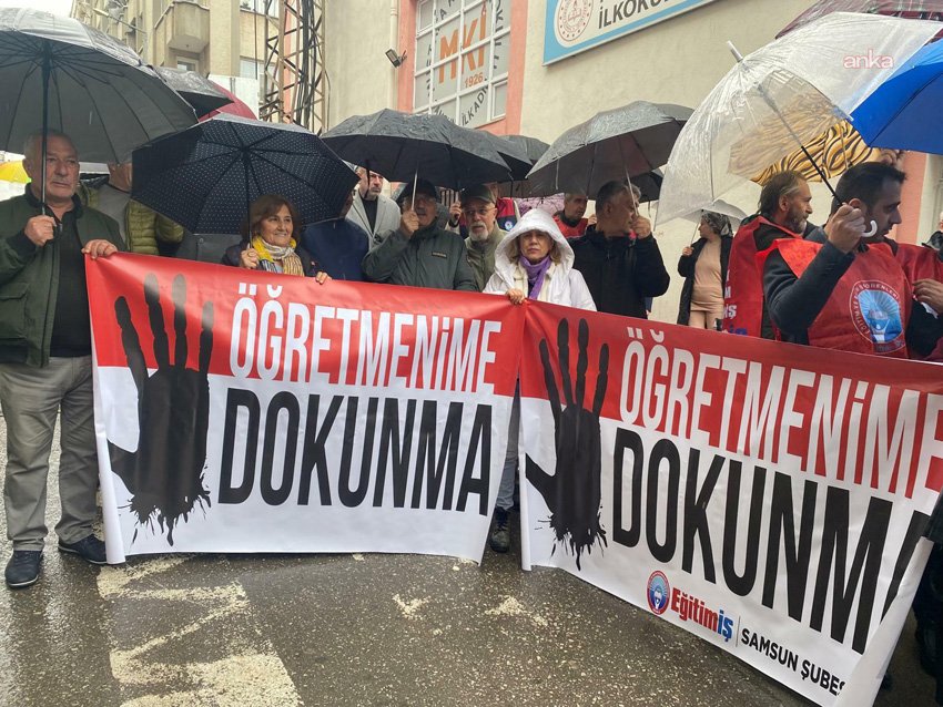 Eğitimciler, İlkadım ilçesindeki Mustafa Kemal İlkokulu’nda görevli öğretmene yönelik veli