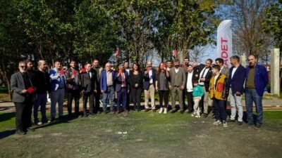 Esenyurt’ta park içine yapılmak istenen bina için kayyum Can Aksoy’a “kırmızı kart” protestosu Esenyurt’ta Recep Tayyip Erdoğan Parkı’nın içerisine emniyet binası yapılmak istenmesine