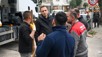 Bornova Belediye Başkanı Ömer Eşki, Kazım Dirik Mahallesi’ndeki Zafer Caddesi’nde