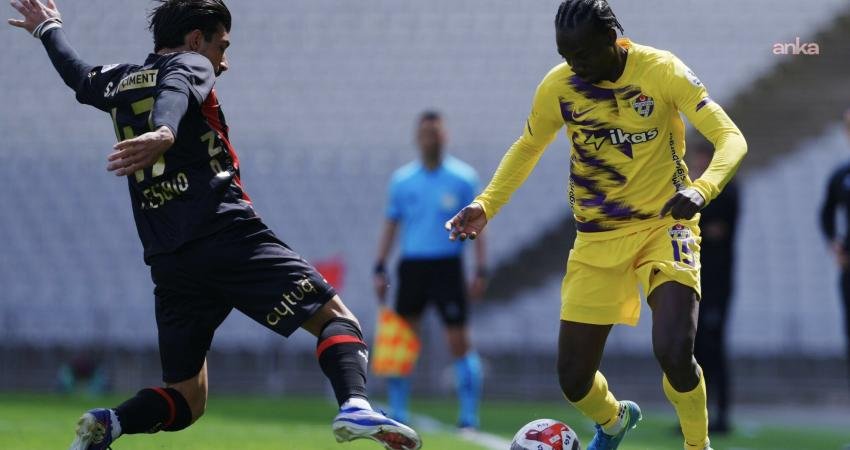 Süper Lig’in 30. haftasında Fatih Karagümrük konuk ettiği Eyüpspor’a 2-1