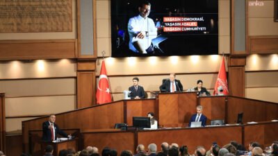 İstanbul Büyükşehir Belediyesi’nin (İBB) 2025 yılı Faaliyet Raporu sunumunu yapan