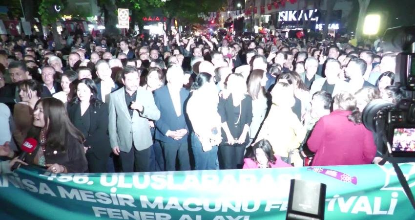 486. Uluslararası Manisa Mesir Macunu Festivali kapsamında düzenlenen fener alayına