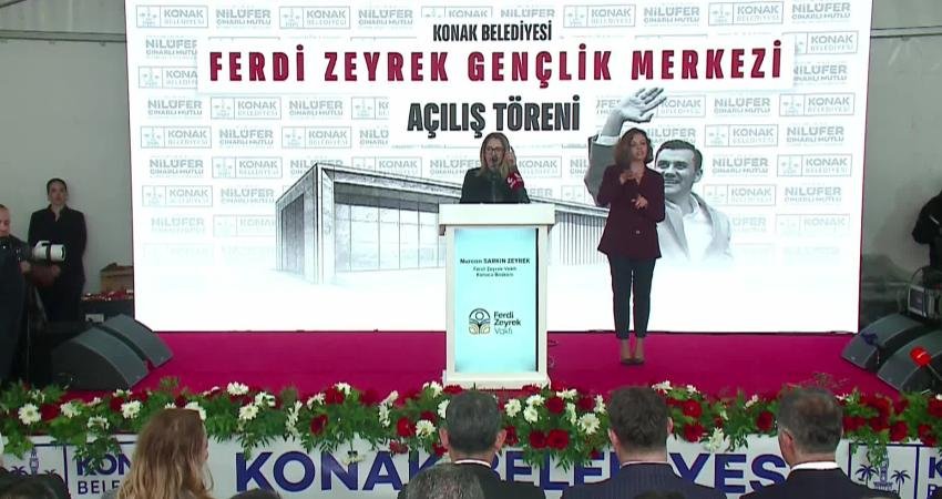 Konak Belediyesi'nin yapımını tamamladığı Ferdi Zeyrek Gençlik Merkezi'nin açılış töreninde