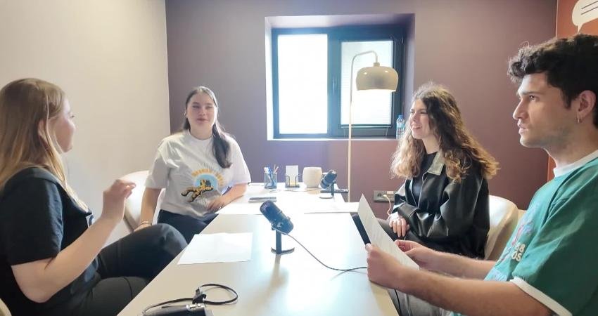 Konak Belediye Başkanı Nilüfer Çınarlı Mutlu, Ferdi Zeyrek Gençlik Merkezi’nde