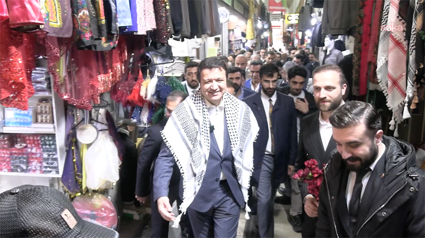 Saadet Partisi Genel Başkanı Mahmut Arıkan, Diyarbakır’da esnafı ziyaret etti.