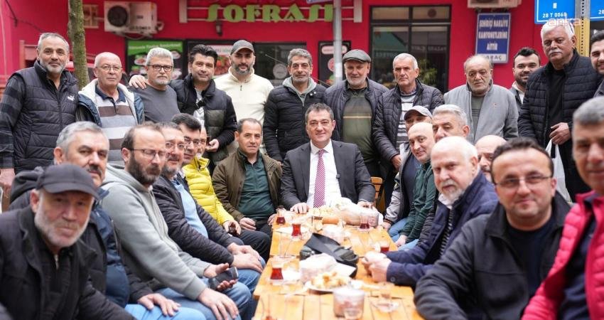 Giresun Belediye Başkanı Fuat Köse, Fındık Pazarı’nda esnafla bir araya