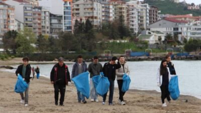 Giresun Belediyesi Temizlik İşleri Müdürlüğü ekipleri ile Giresun Üniversitesi Türk