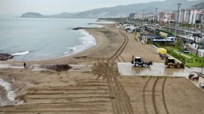 Giresun Belediyesi, kent genelinde yürüttüğü bakım ve onarım çalışmalarına yaz