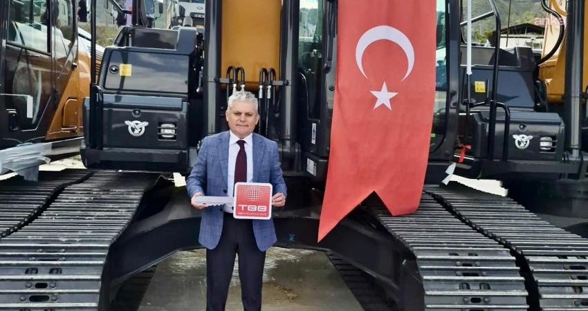 Türkiye Belediyeler Birliği (TBB) tarafından Giresun Belediyesi’ne hibe edilen ekskavatörü,