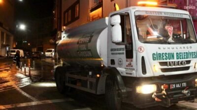 Giresun Belediyesi Temizlik İşleri Müdürlüğü ekipleri, kent genelinde başlattığı temizlik