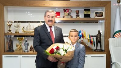 Gölbaşı Belediye Başkanı Yakup Odabaşı, 23 Nisan geleneği kapsamında başkanlık