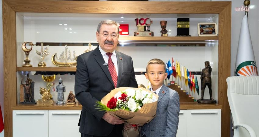 Gölbaşı Belediye Başkanı Yakup Odabaşı, 23 Nisan geleneği kapsamında başkanlık