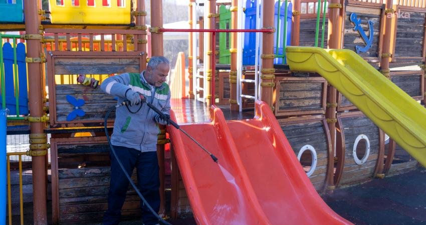 Gölbaşı Belediyesi, havanın ısınmasıyla birlikte vatandaşların yoğun olarak kullandığı park