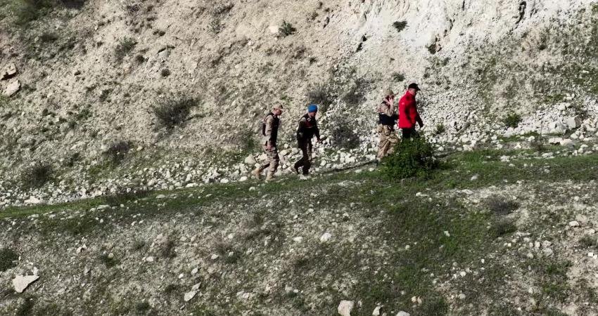 Tunceli İl Jandarma Komutanlığı'na bağlı komando ve Ankara'dan gelen JAK