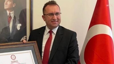 Tutuklu bulunan Gaziosanpaşa Belediye Başkanı Hakan Bahçetepe, "Ne yazık ki 10