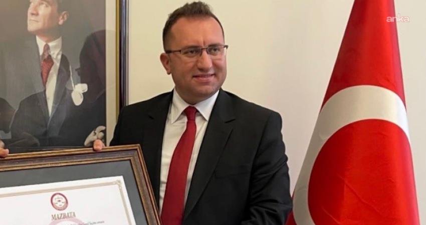 Tutuklu bulunan Gaziosanpaşa Belediye Başkanı Hakan Bahçetepe, "Ne yazık ki 10